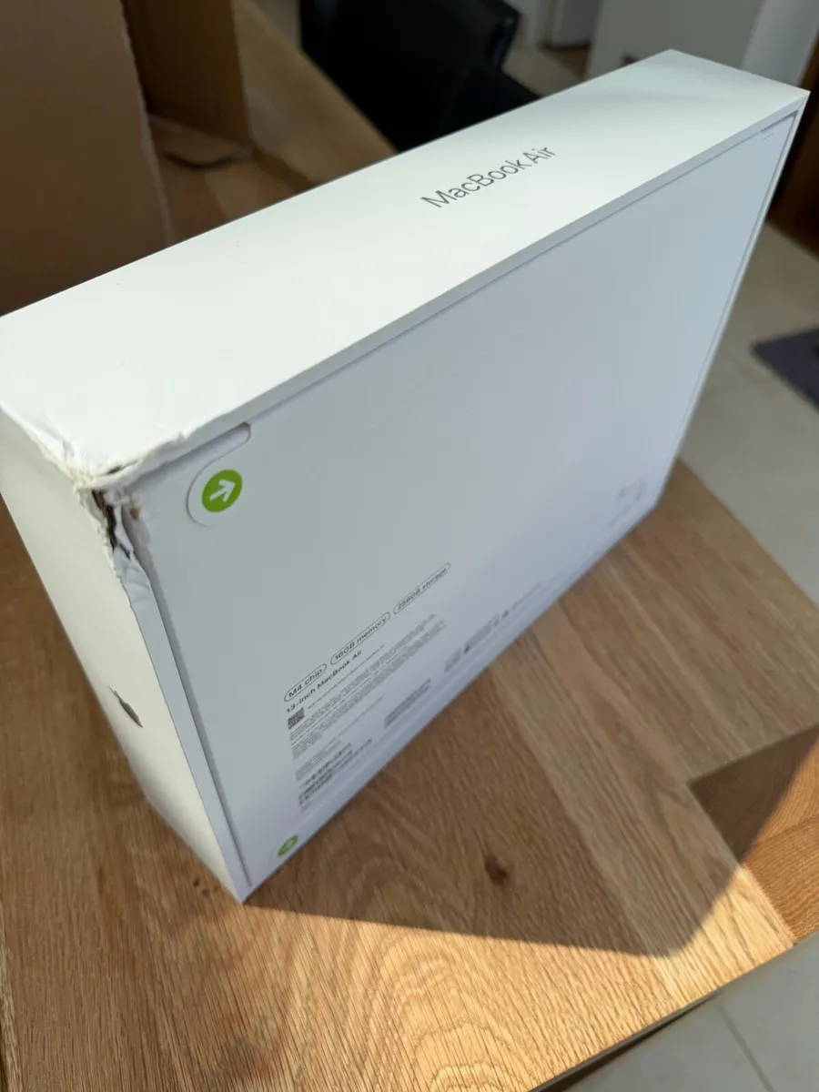 SEALED MacBook Air 13.6” 2025 - Image 3