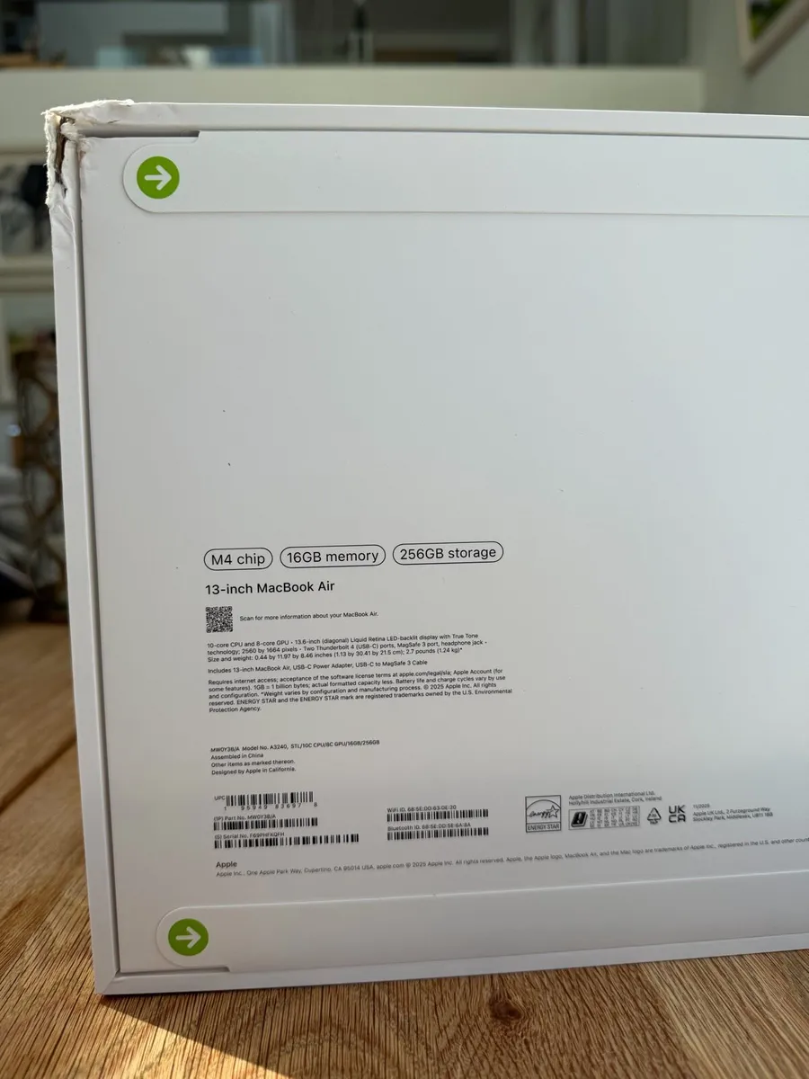 SEALED MacBook Air 13.6” 2025 - Image 4