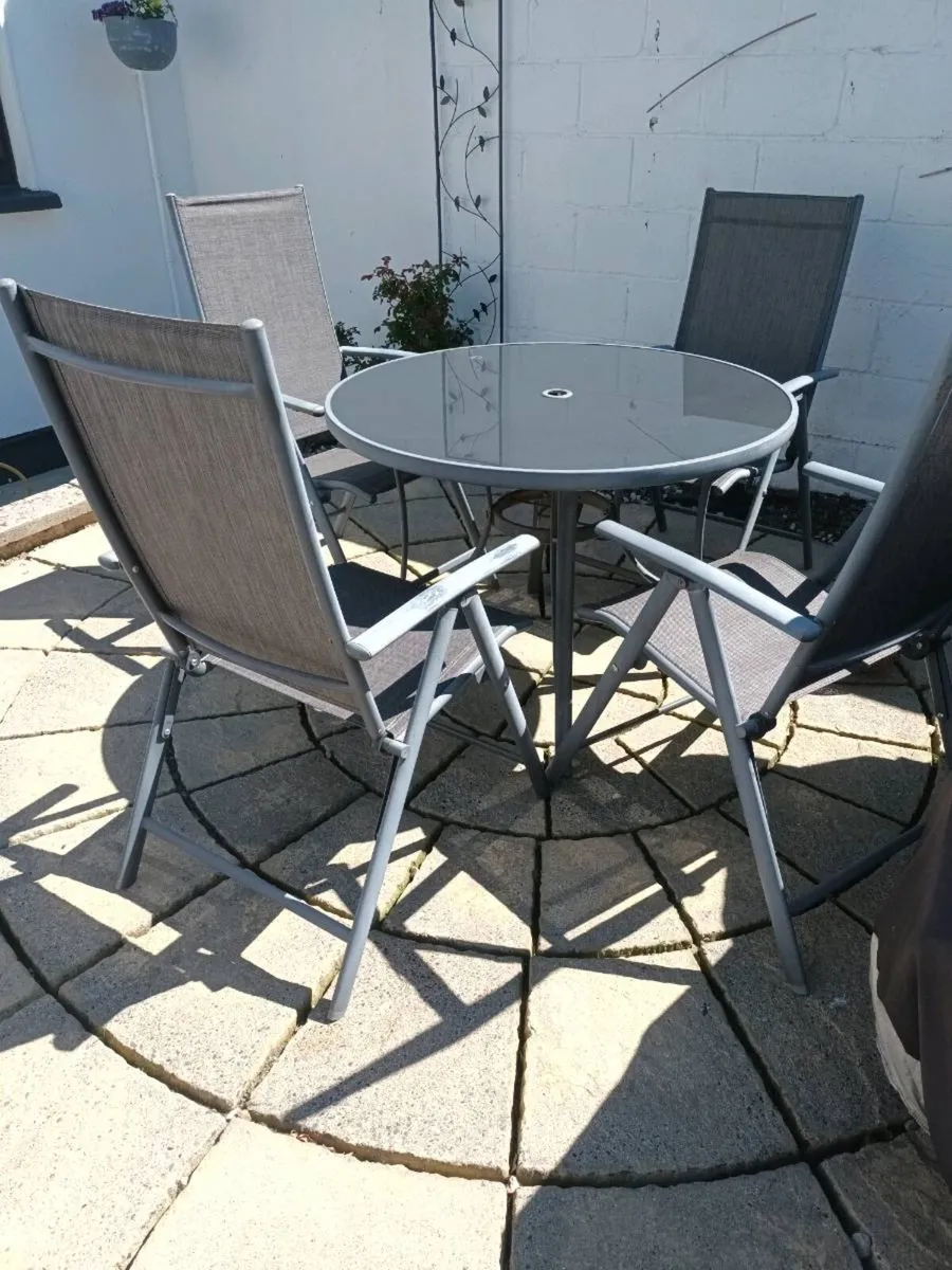 Patio table and chairs - Image 3