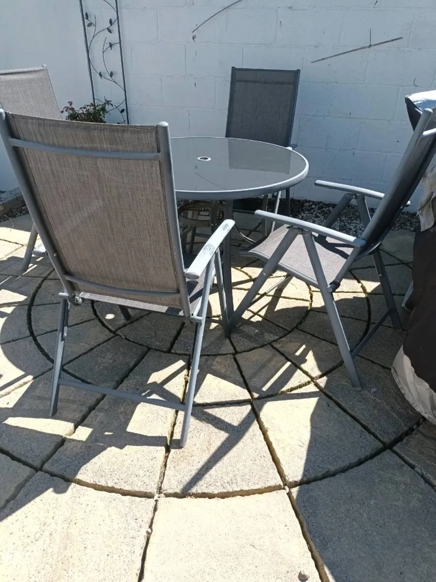 Patio table and chairs - Image 4
