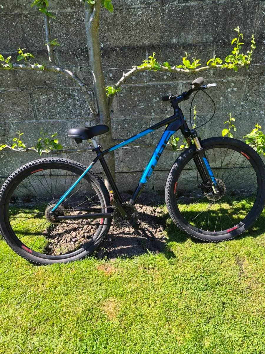 Cube stunt bike - Image 1