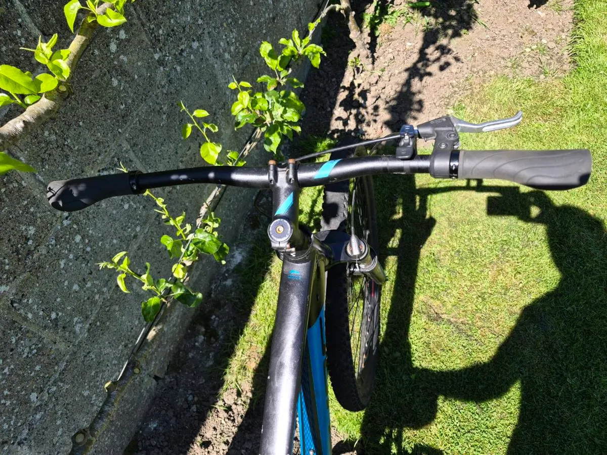 Cube stunt bike - Image 2