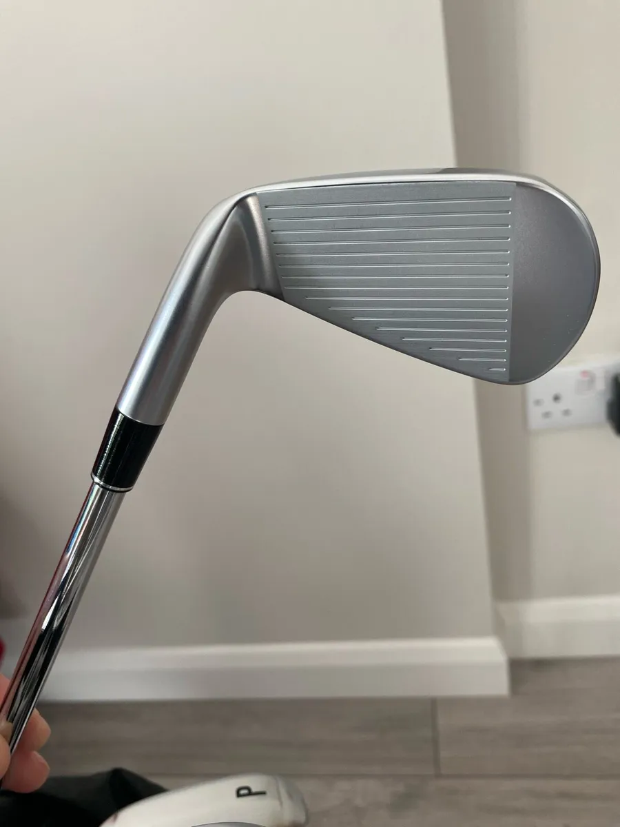 As New Srixon ZXi5 irons (Upgrade Tour Issue S400) - Image 4