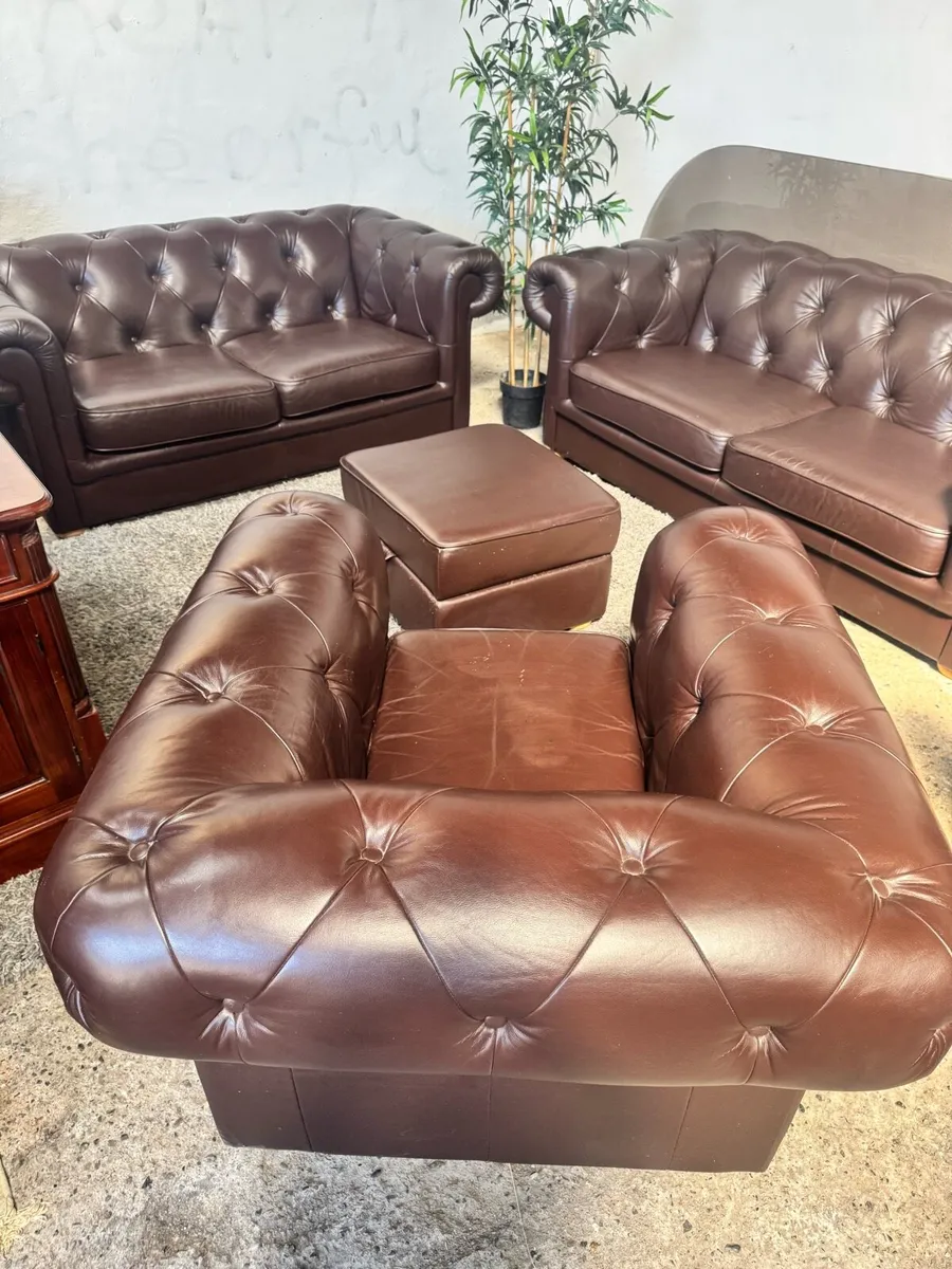 Italian leather Chesterfield style 3-2-1+footstool - Image 1