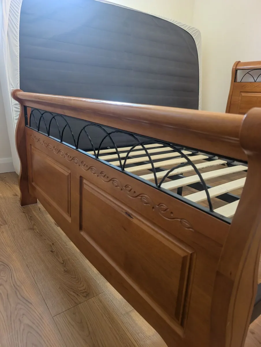 Double bed - Image 1