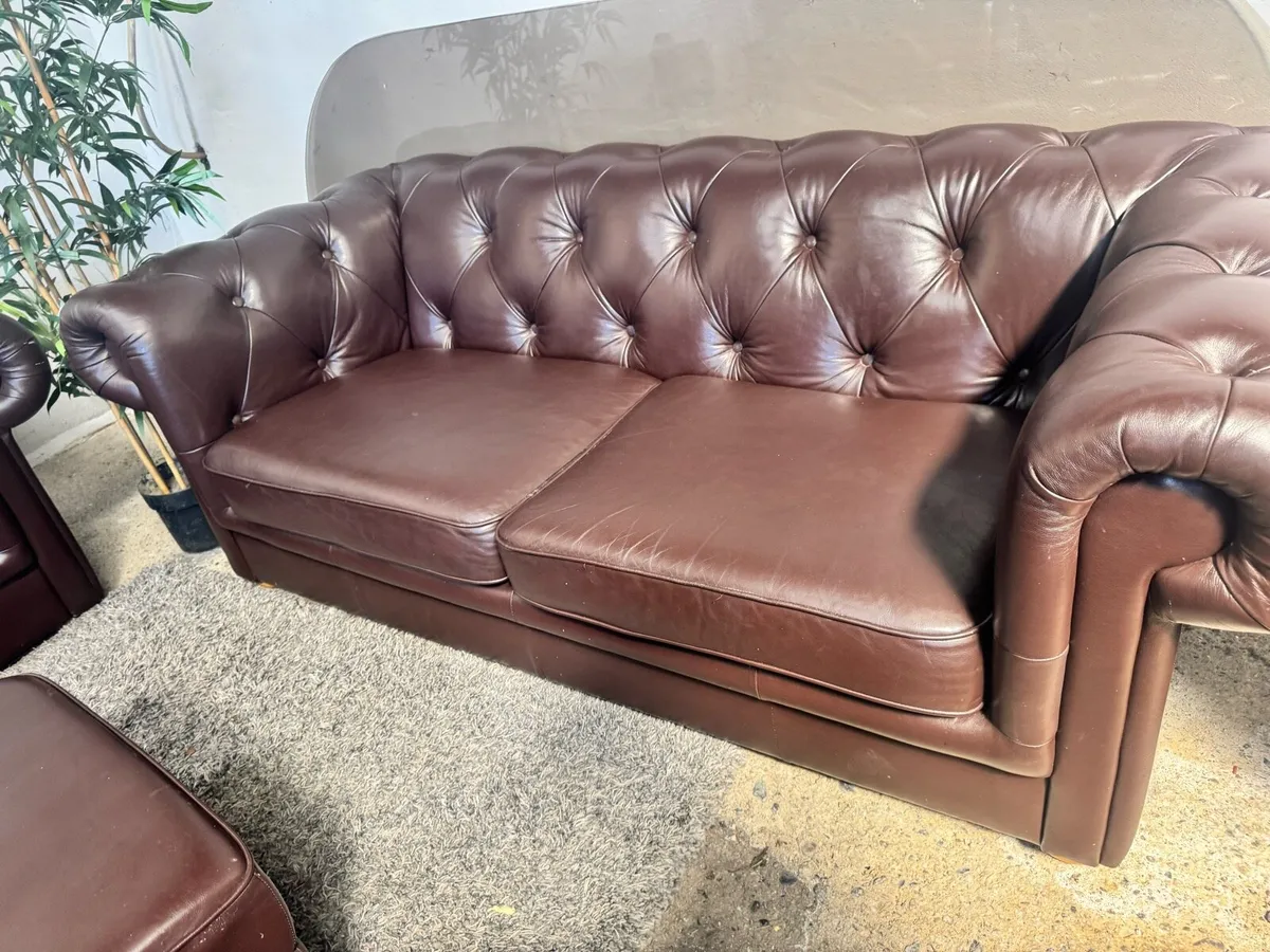 Italian leather Chesterfield style 3-2-1+footstool - Image 4