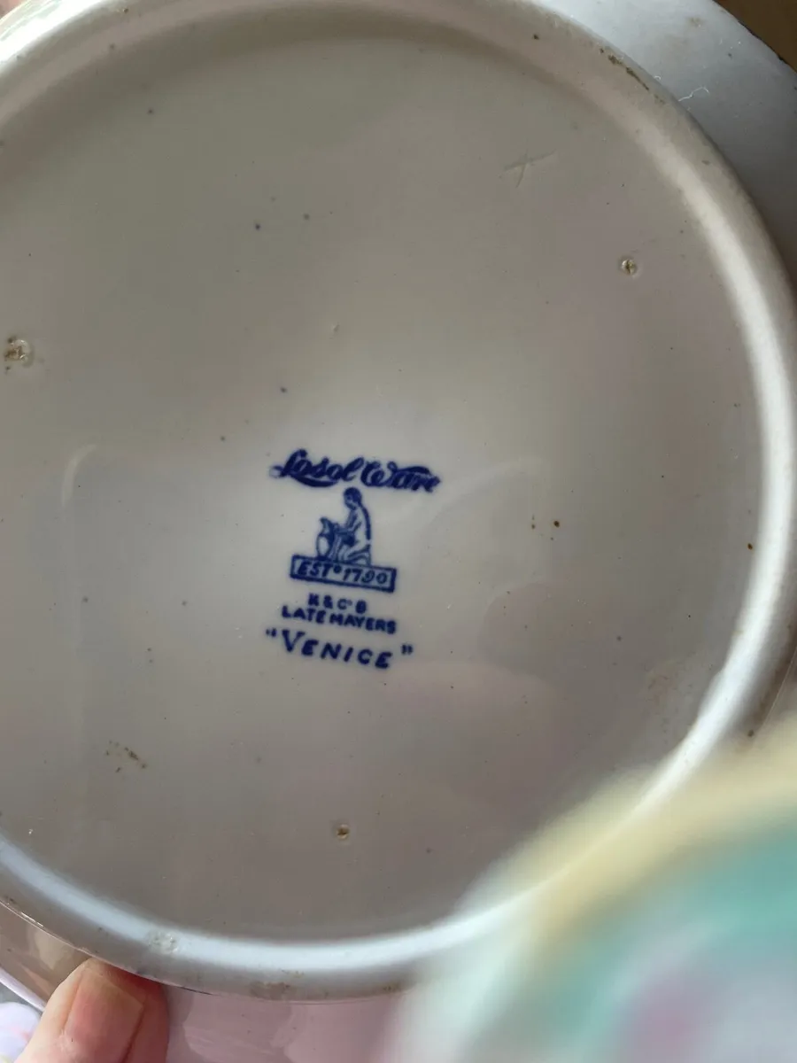 Antique serving bowl with lid - Image 2