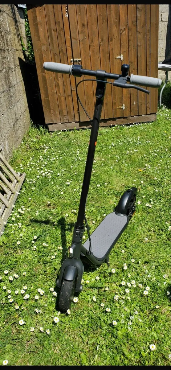 Segway ninebot E scooter - Image 1