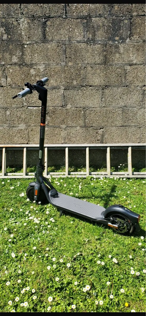 Segway ninebot E scooter - Image 2
