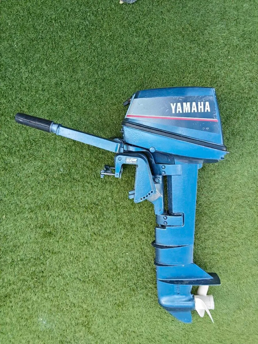 8HP Yamaha Outboard - 2 stroke long shaft - Image 1