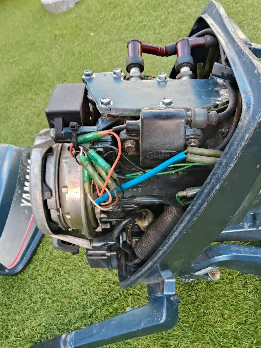 8HP Yamaha Outboard - 2 stroke long shaft - Image 4