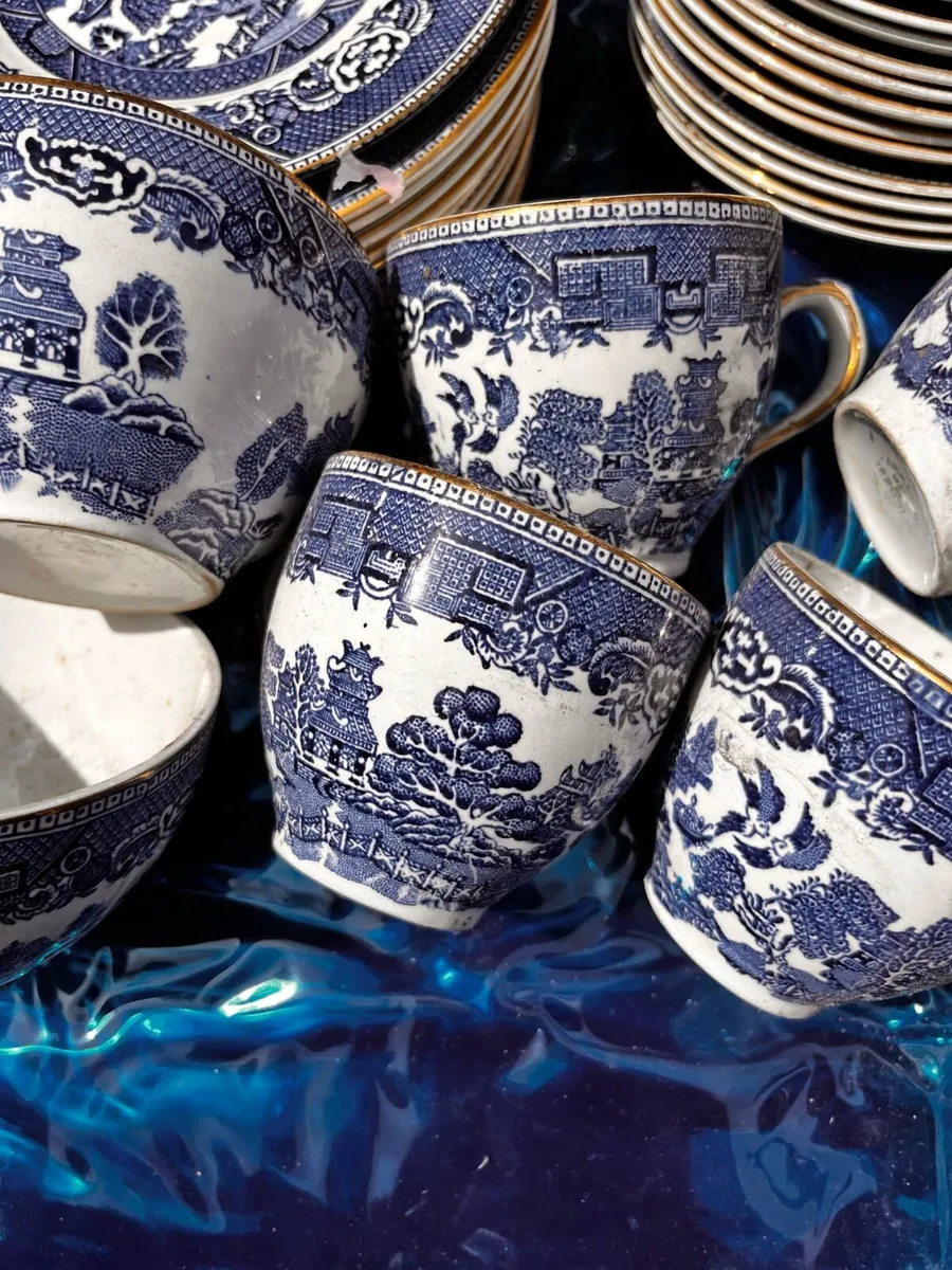 Vintage Arklow Pottery "Blue Willow" Tea Set - Image 1