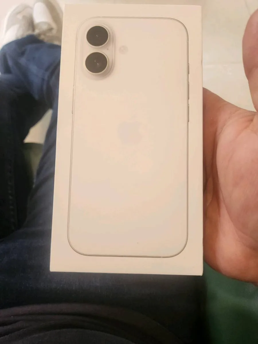 iPhone 17 white new in the box - Image 1
