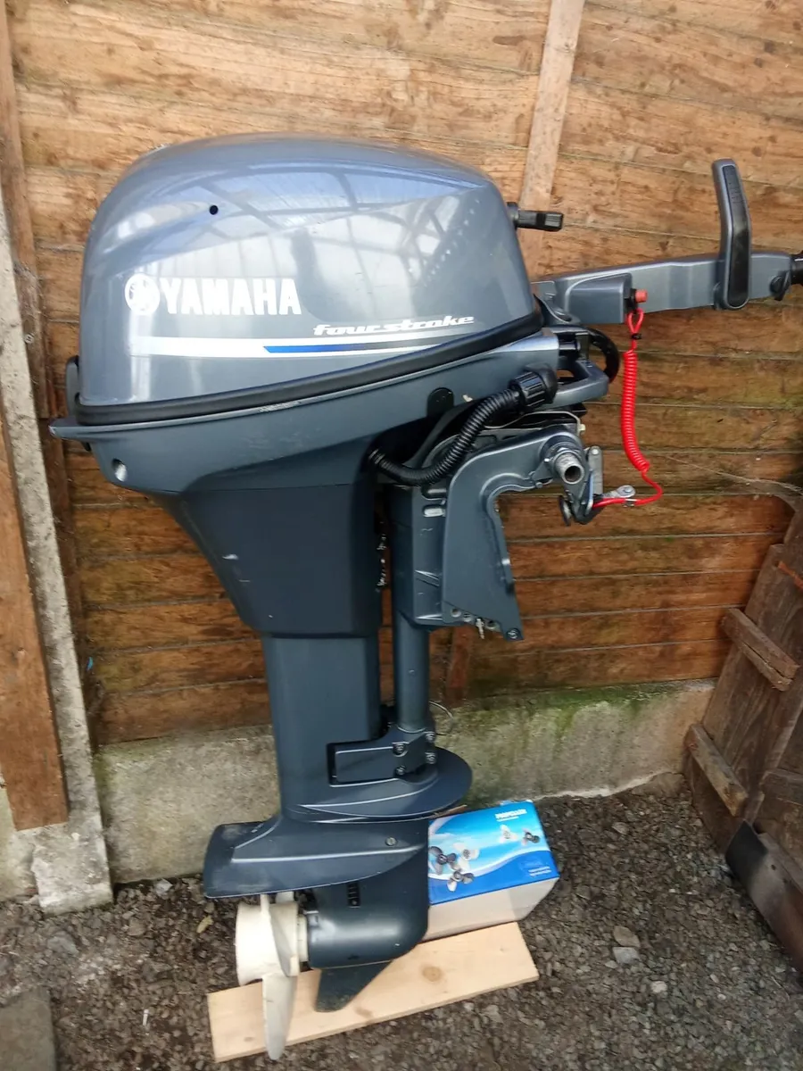 4-stroke outboard YAMAHA-9,9 hp - Image 1