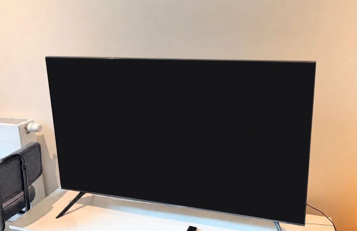 Samsung Smart TV (UE50AU7100K) - Image 1