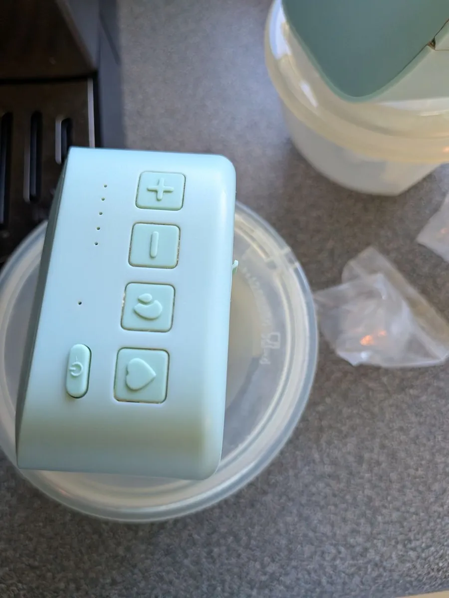 Breast pump - Image 1