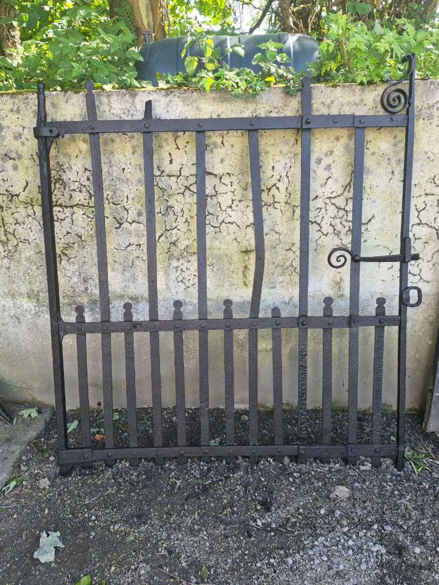 Gate