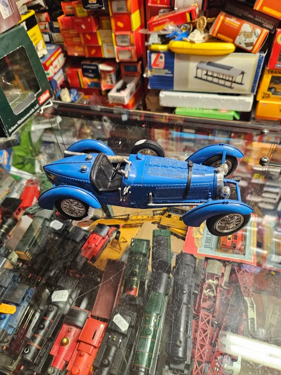 Corgi Burago Bugatti 1.18 - Image 2