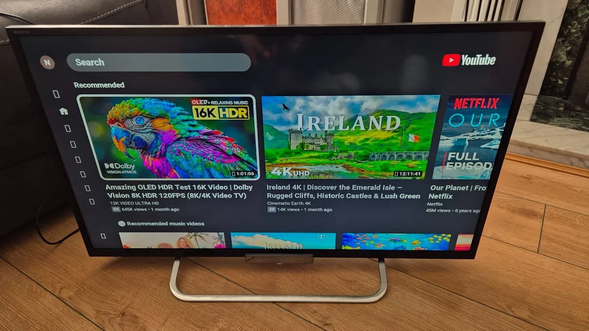 Sony 32" Full HD Smart TV (only Youtube) - Image 1