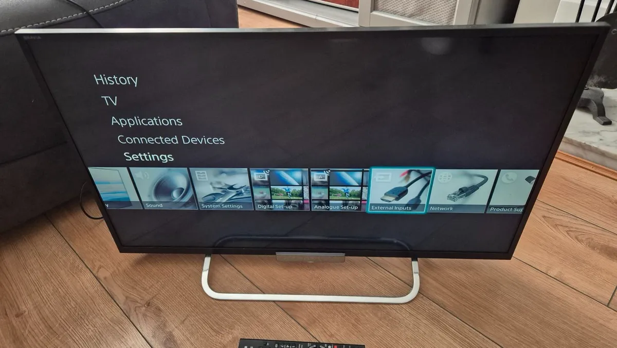 Sony 32" Full HD Smart TV (only Youtube) - Image 2