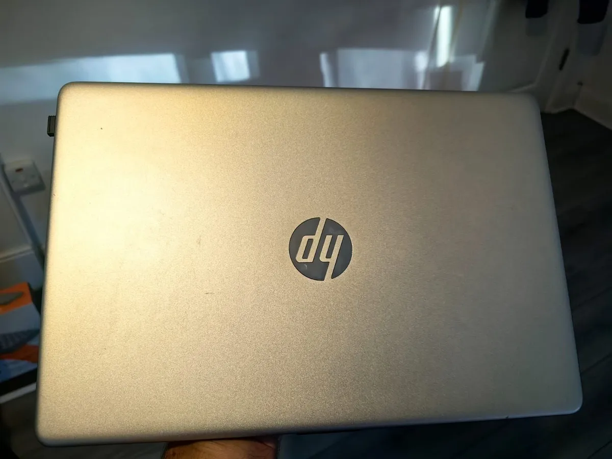 HP 15s Laptop - Image 3