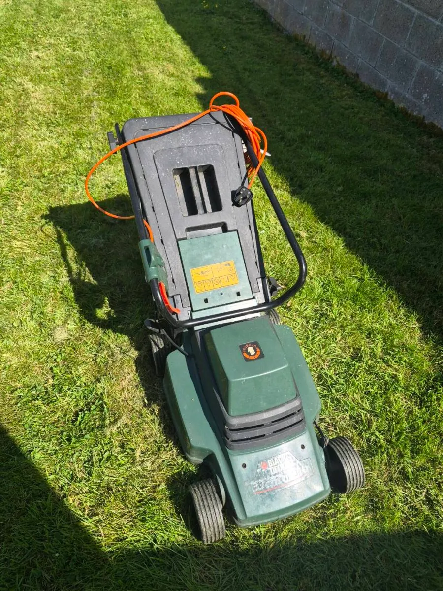 Black & decker electric lawnmower - Image 1