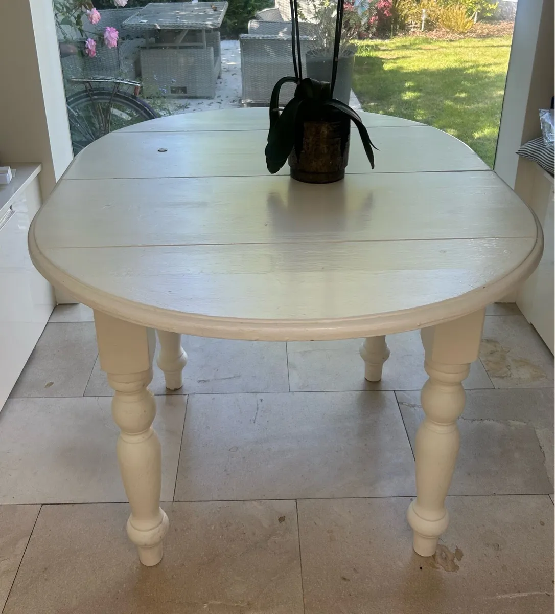 Dining table - Image 1