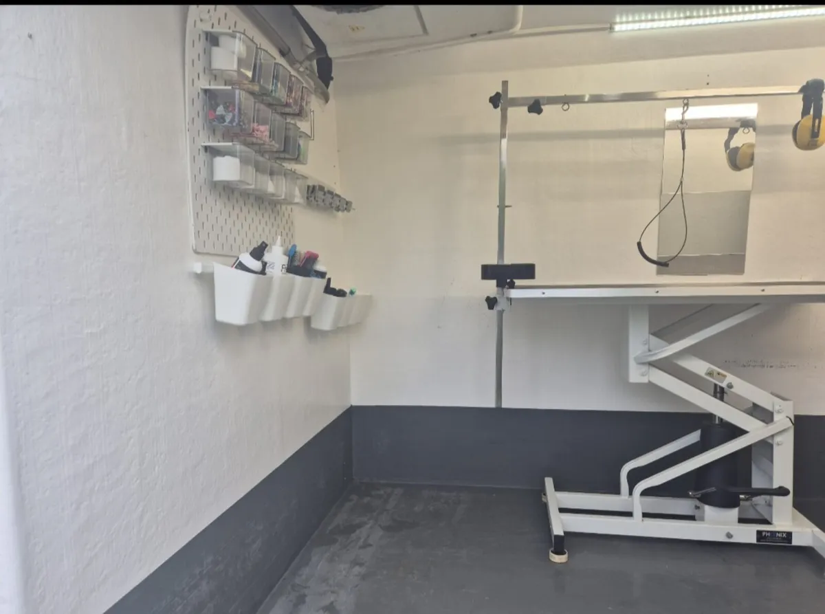Dog grooming van - Image 2
