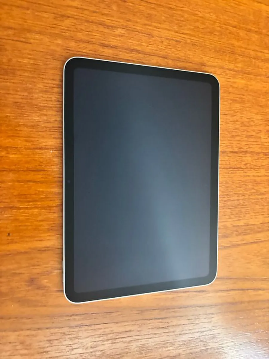 iPad, A16, 128GB, like new - Image 2