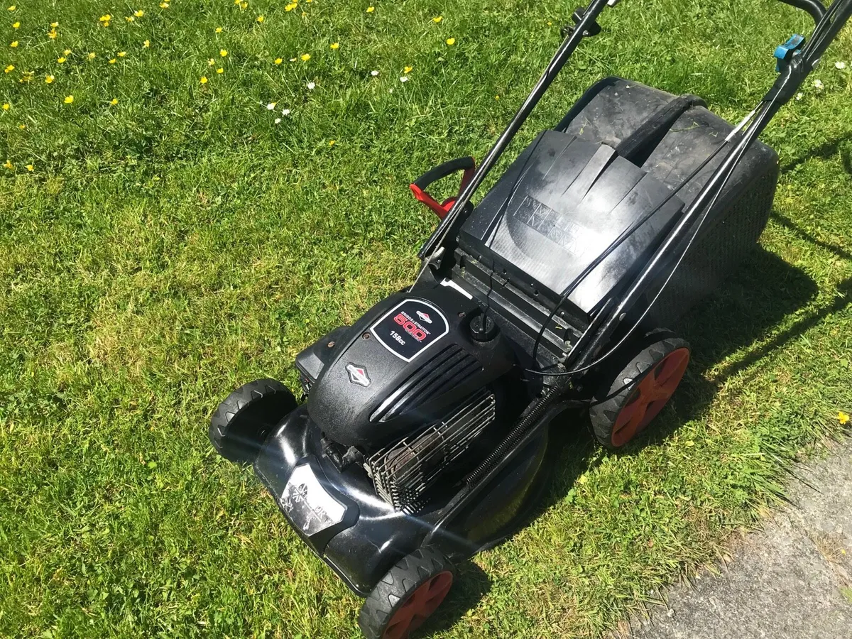 Briggs and stration Self drive lawnmower - Image 3