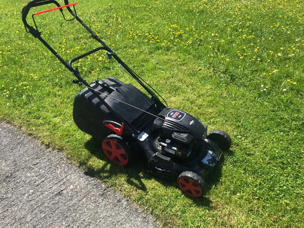 Briggs and stration Self drive lawnmower - Image 1