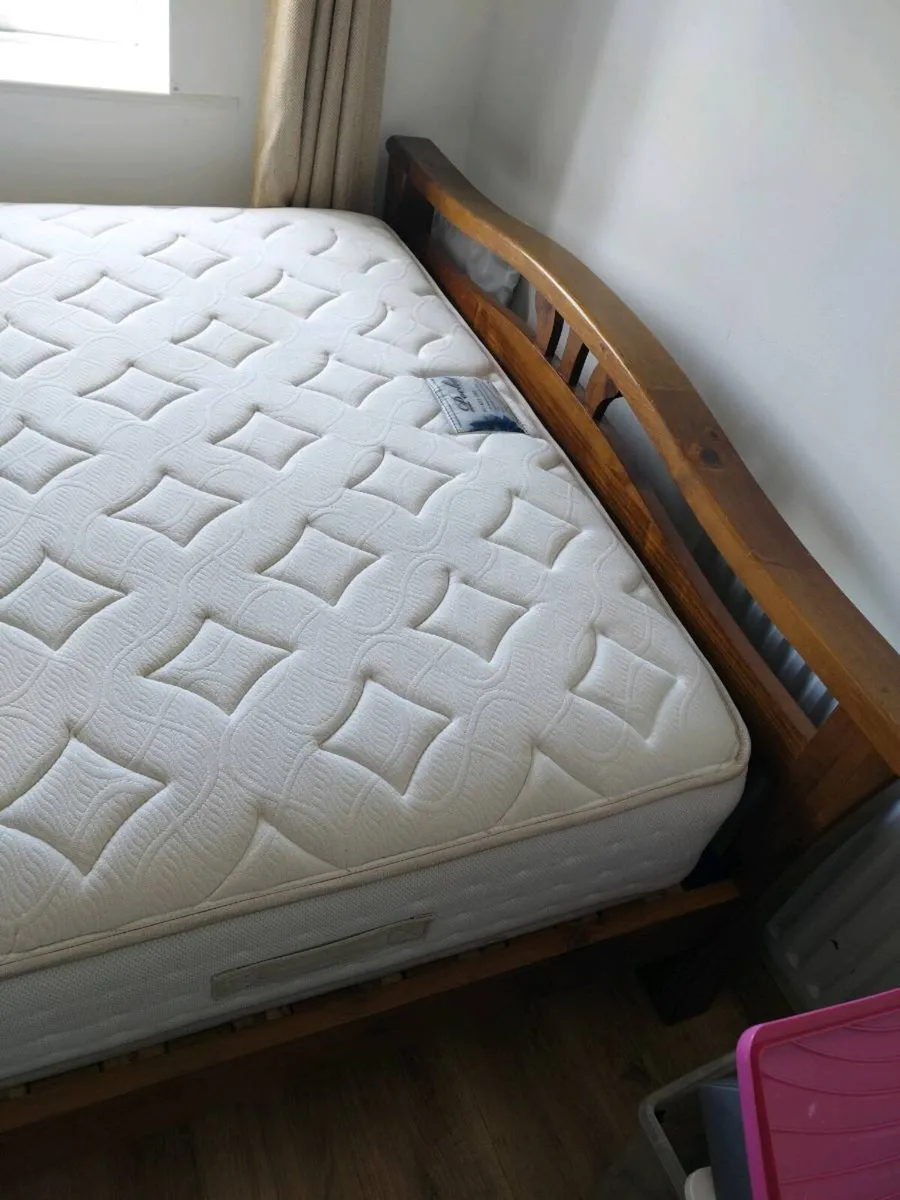 King-size bed - Image 2