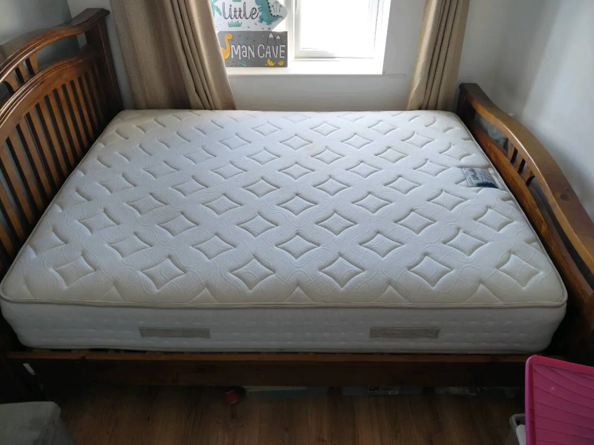 King-size bed - Image 3