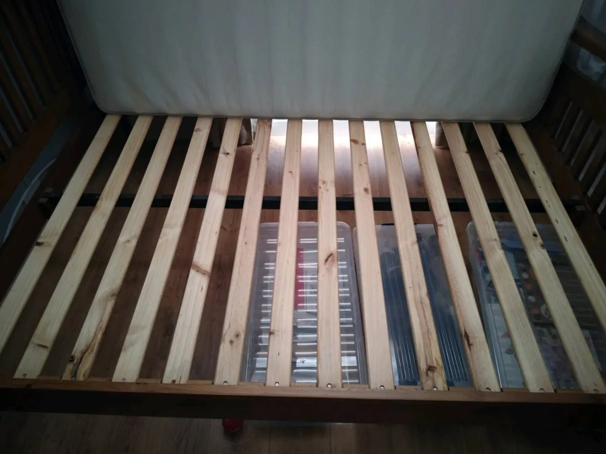 King-size bed - Image 4