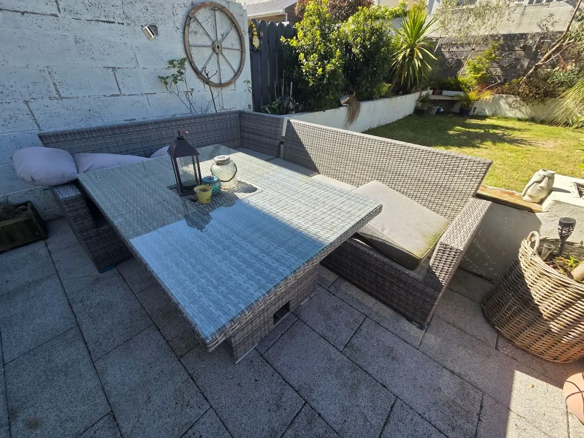 Garden furniture - Image 1