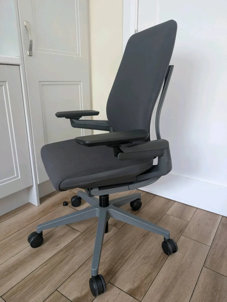 Ergonomic office chair - Image 2