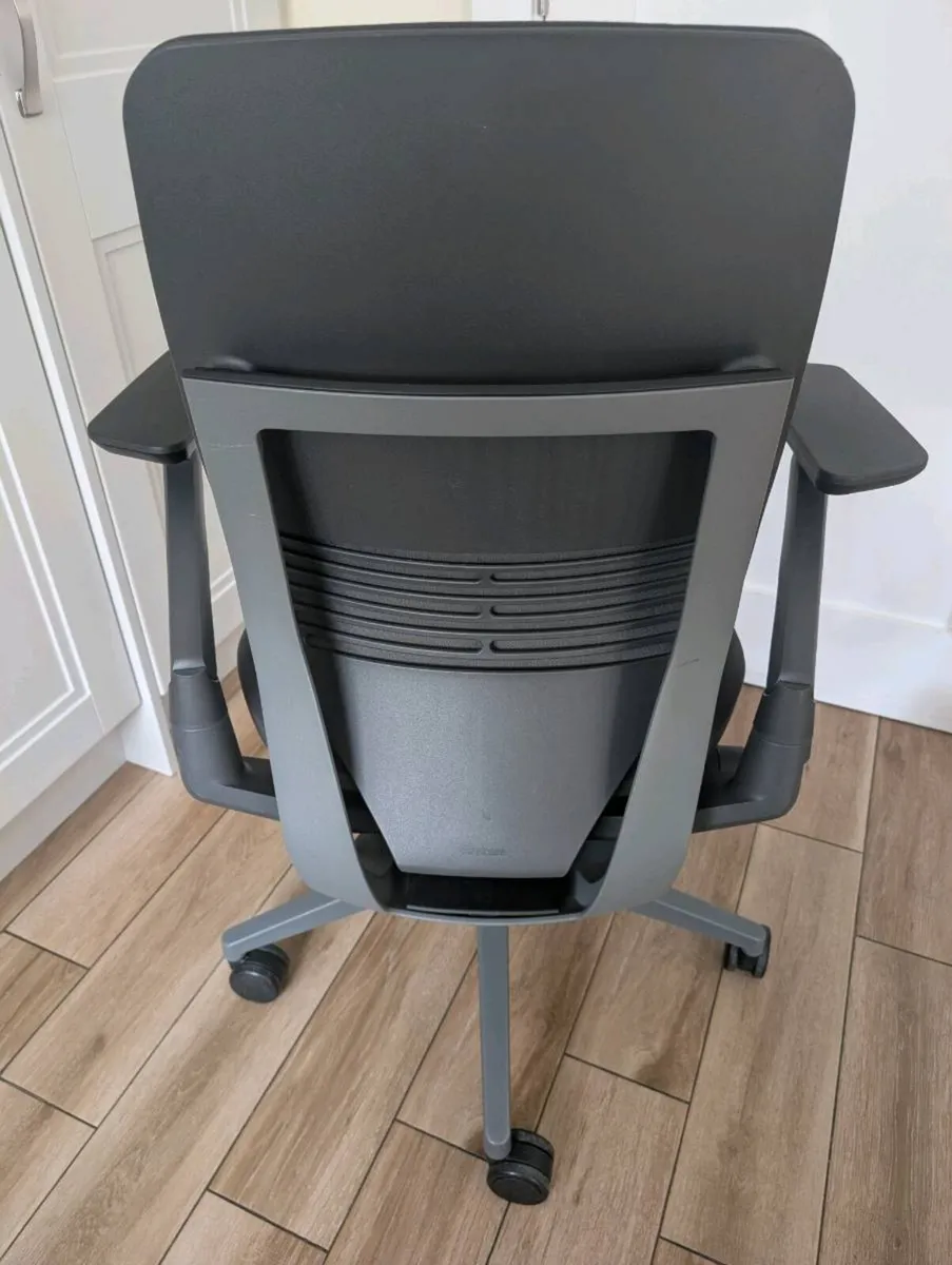 Ergonomic office chair - Image 3