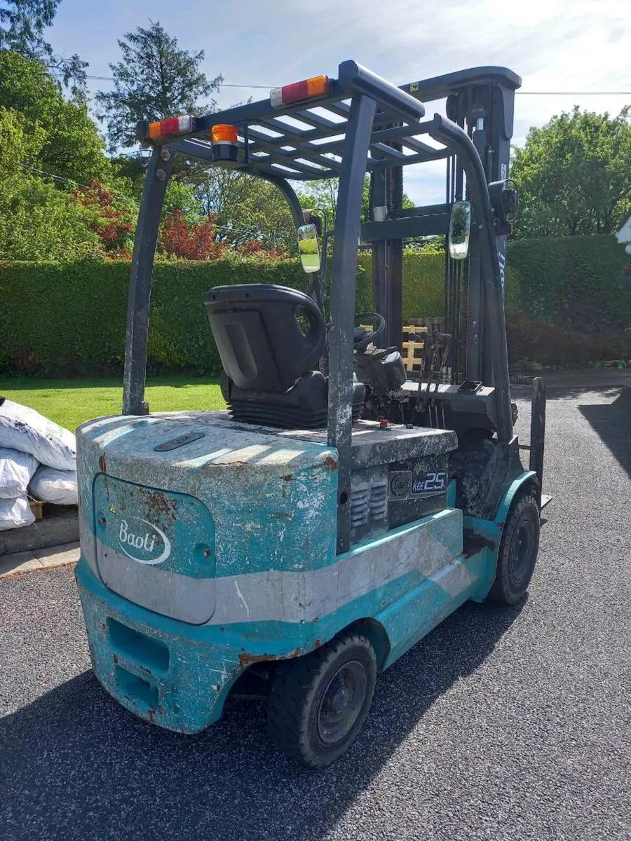 Forklifts electric 2.5 tonne - Image 2