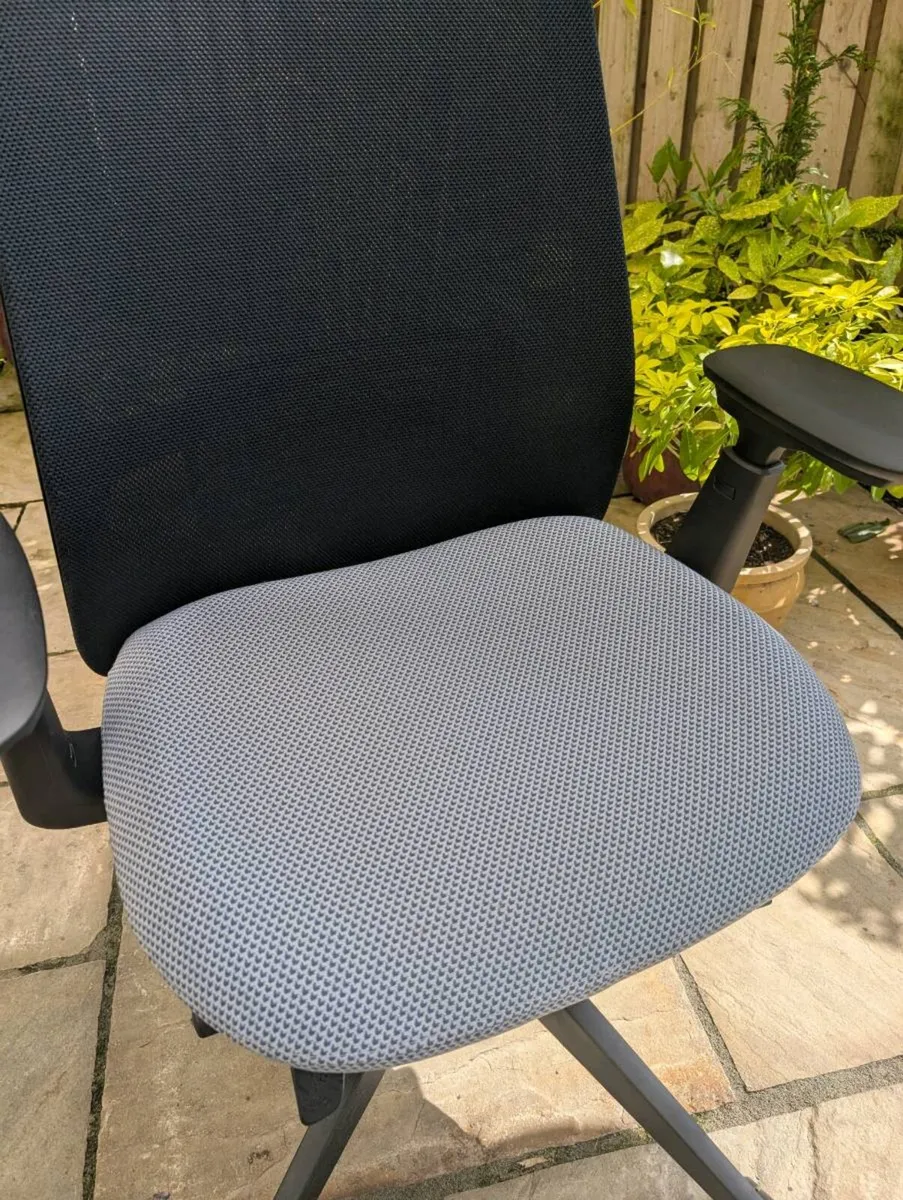 Ergonomic office chair - Image 3
