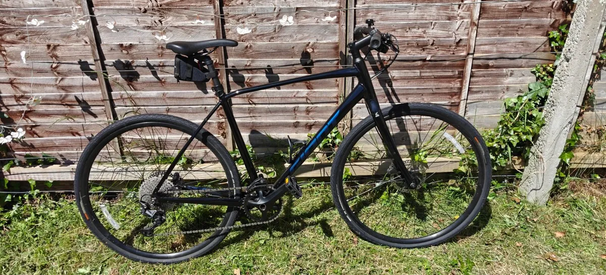Giant Escape 2 - Hybrid w/ Disc Brake - Image 1