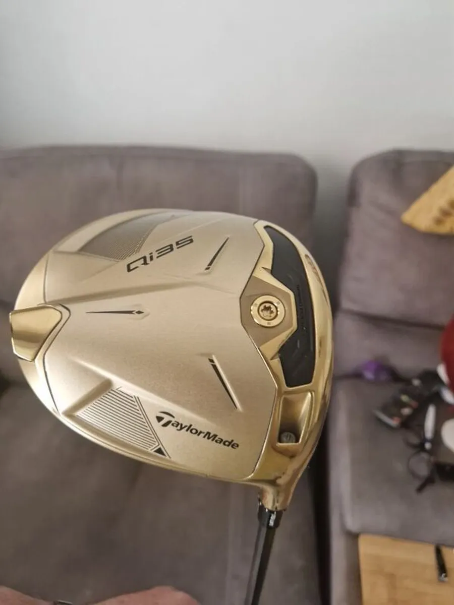 Taylormade Qi35 Driver Regular Shaft 10.5 As New - Image 1