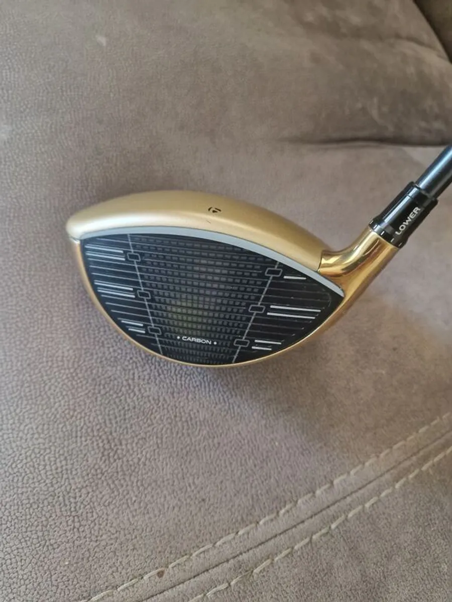 Taylormade Qi35 Driver Regular Shaft 10.5 As New - Image 2