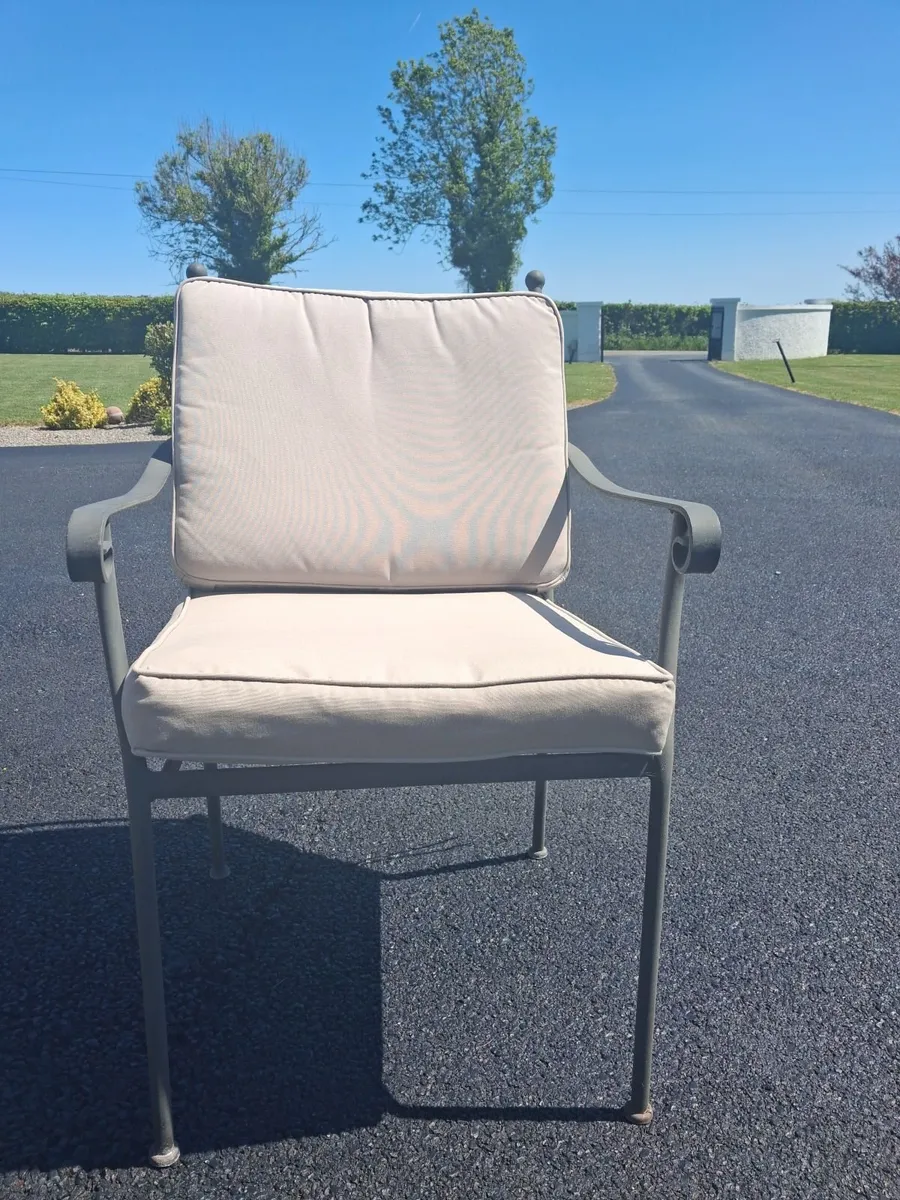 Outdoor furniture - Image 3