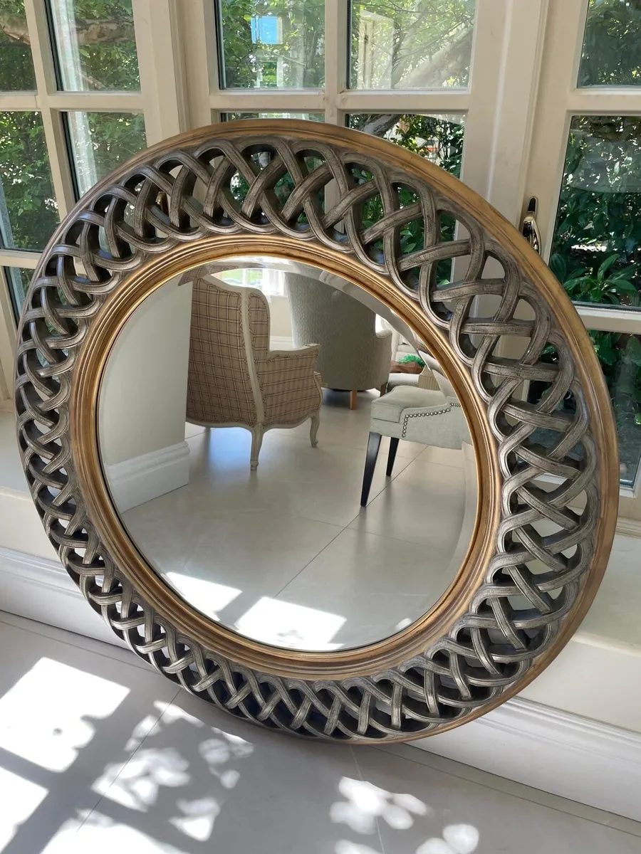 Large Round Statement Wall Mirror – Mint Condition