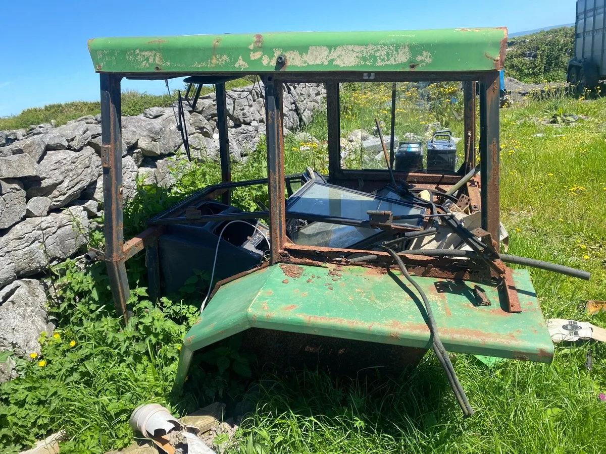 John Deere secure cab - Image 2