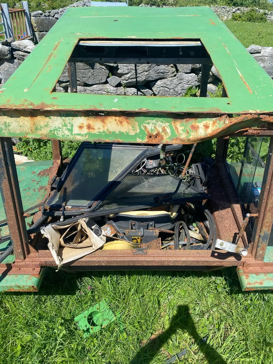 John Deere secure cab - Image 4