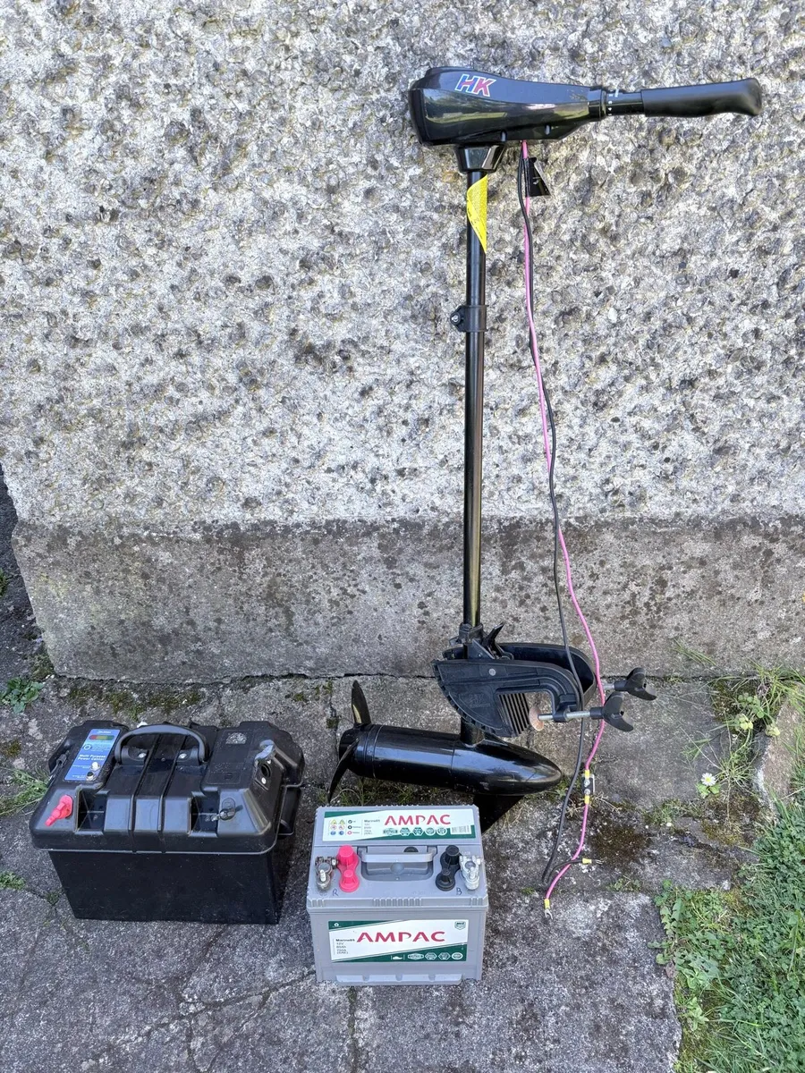 Electric outboard engine, 12v Battery and holder. - Image 1