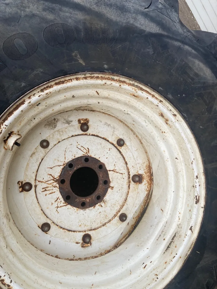 Tractor tyres and rims - Image 2