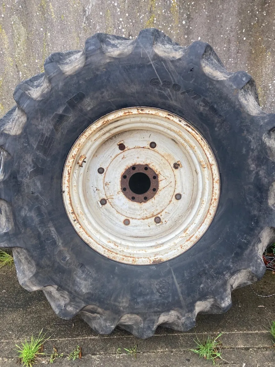 Tractor tyres and rims - Image 4