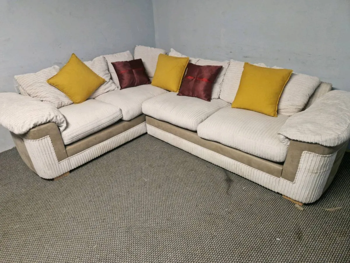 Corner sofa - Image 1